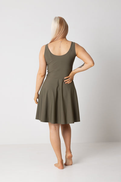Basics kellohelmainen mekko oliivi