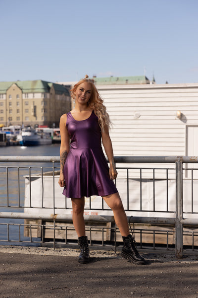 Basics Festival Edition kellohelmainen mekko violetti metalli