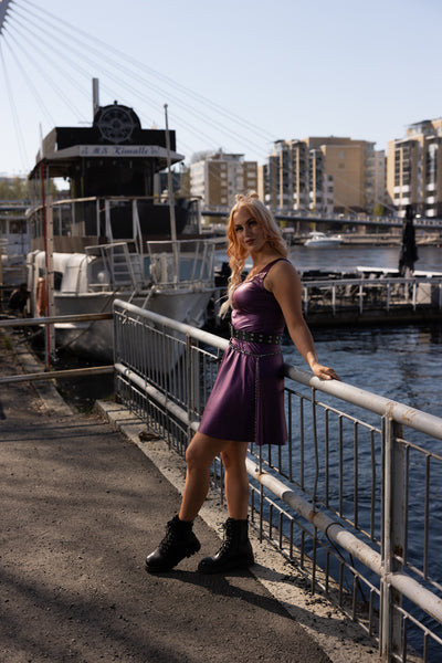 Basics Festival Edition kellohelmainen mekko violetti metalli